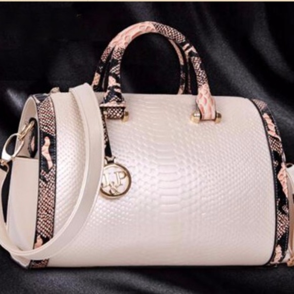 Purse Candy Boutique Handbags - L A N A  Satchel Crossbody Pillow Bag